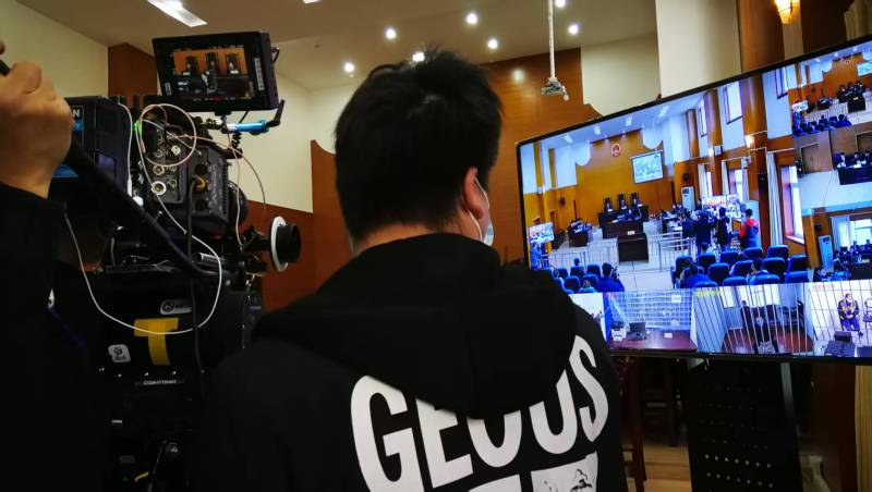 AI生成VS人工创意——岑巩县广告片拍摄公司的技术浪漫主义实践